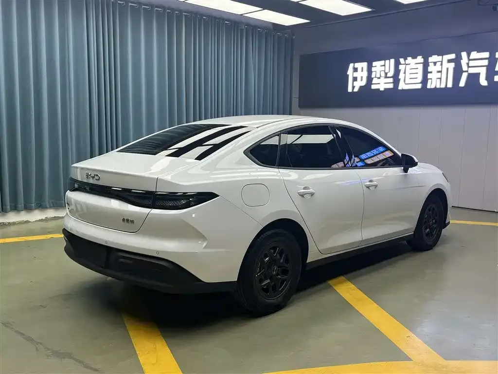 BYD Seal 05 DM-i — фото 9