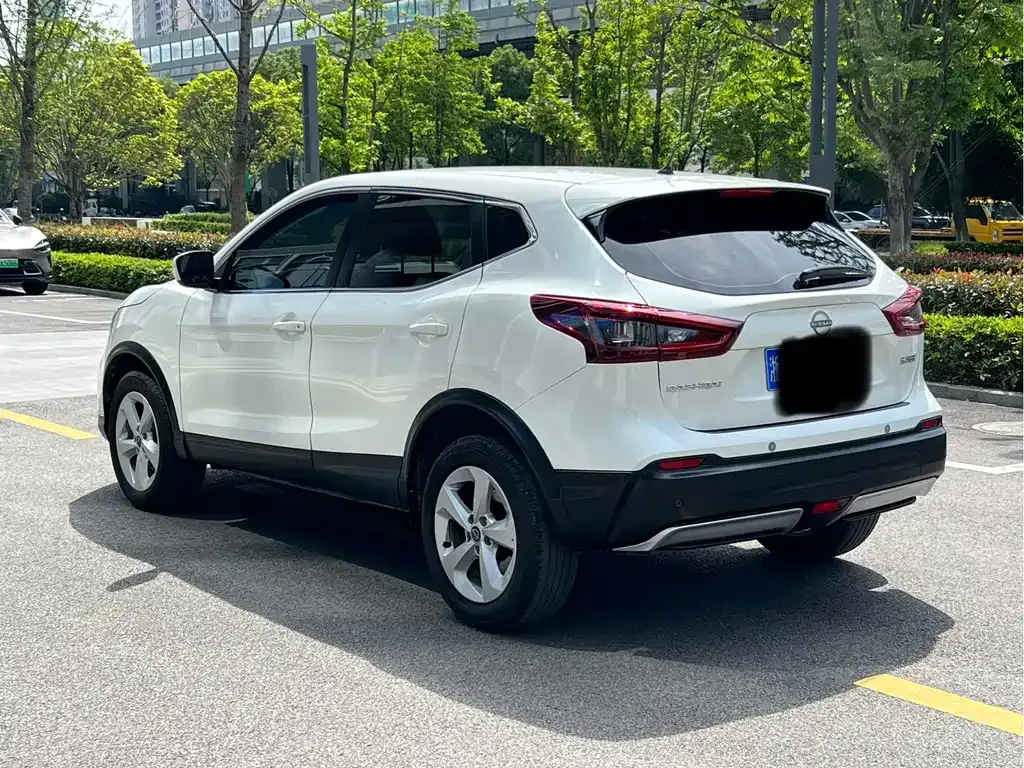 Nissan Qashqai — фото 7