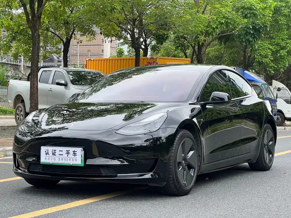 Tesla Model 3 — фото 1