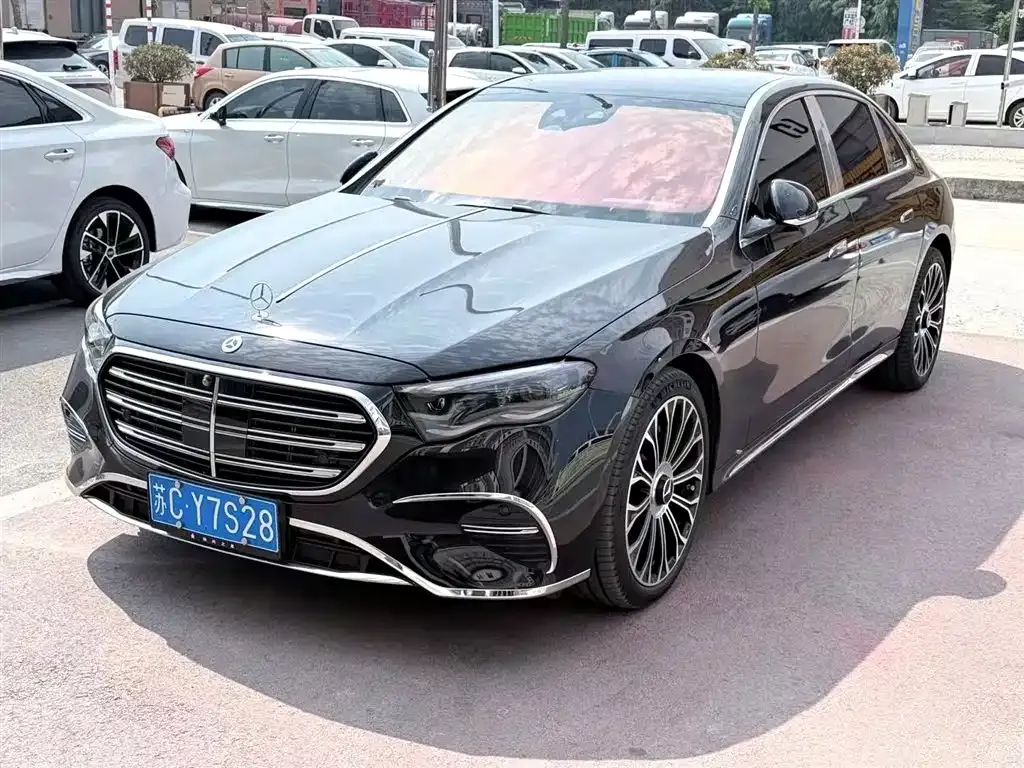 Mercedes-Benz E-Class — фото 1
