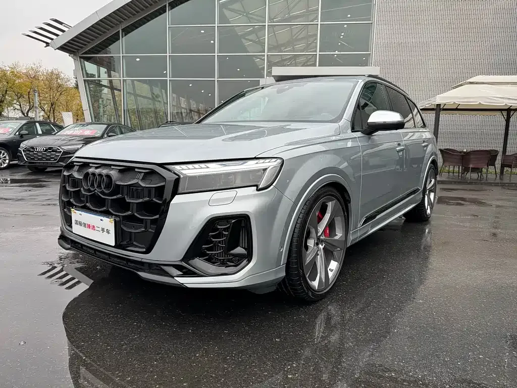 Audi SQ7 — фото 1