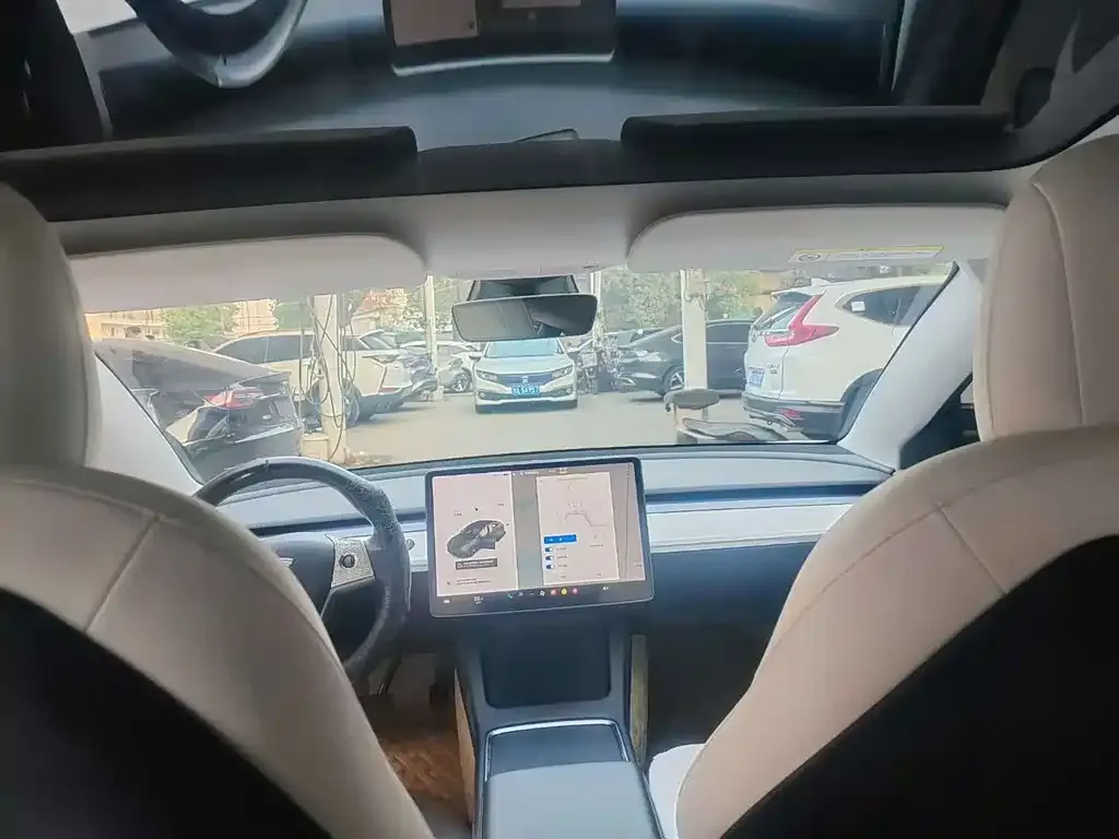 Tesla Model 3 — фото 4