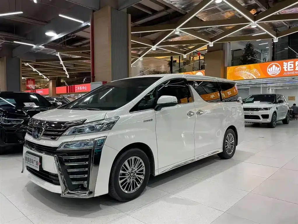 Toyota Vellfire — фото 1
