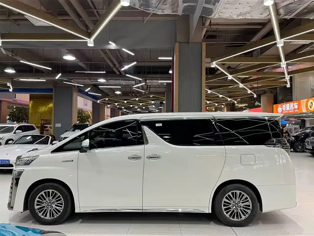 Toyota Vellfire — фото 9