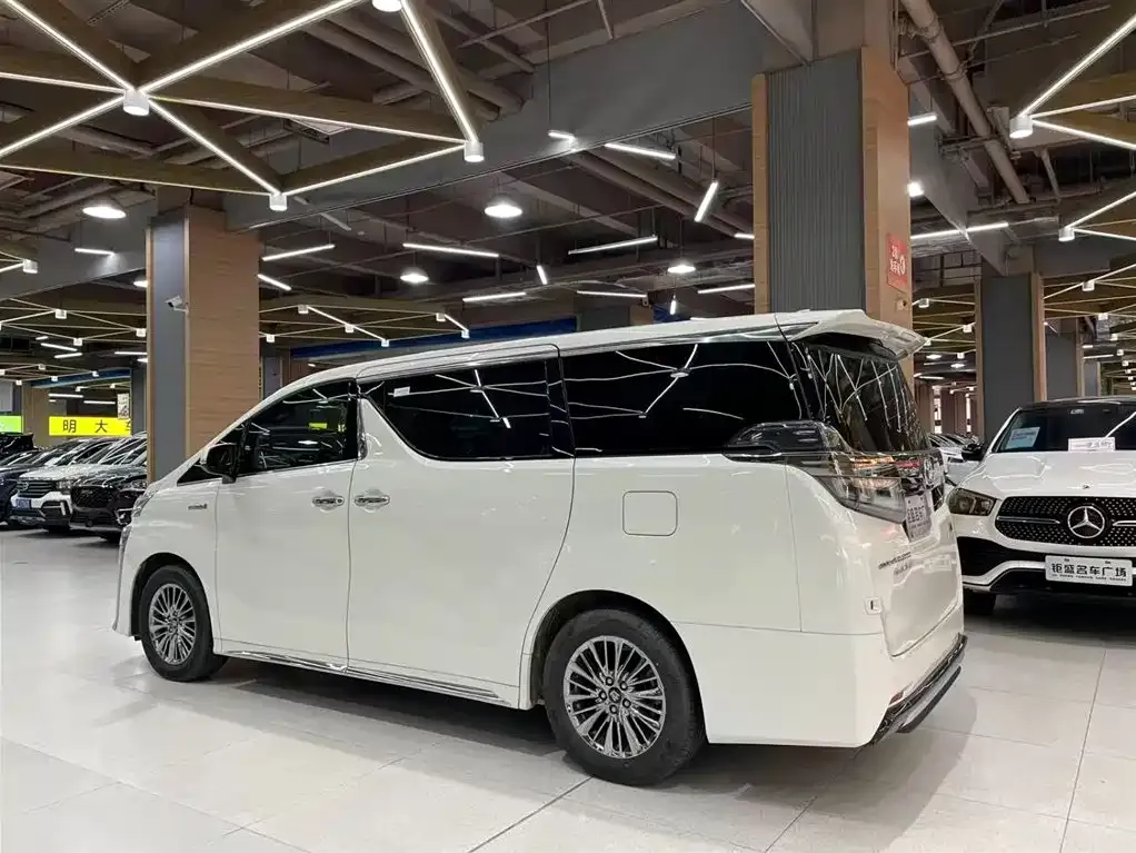 Toyota Vellfire — фото 10