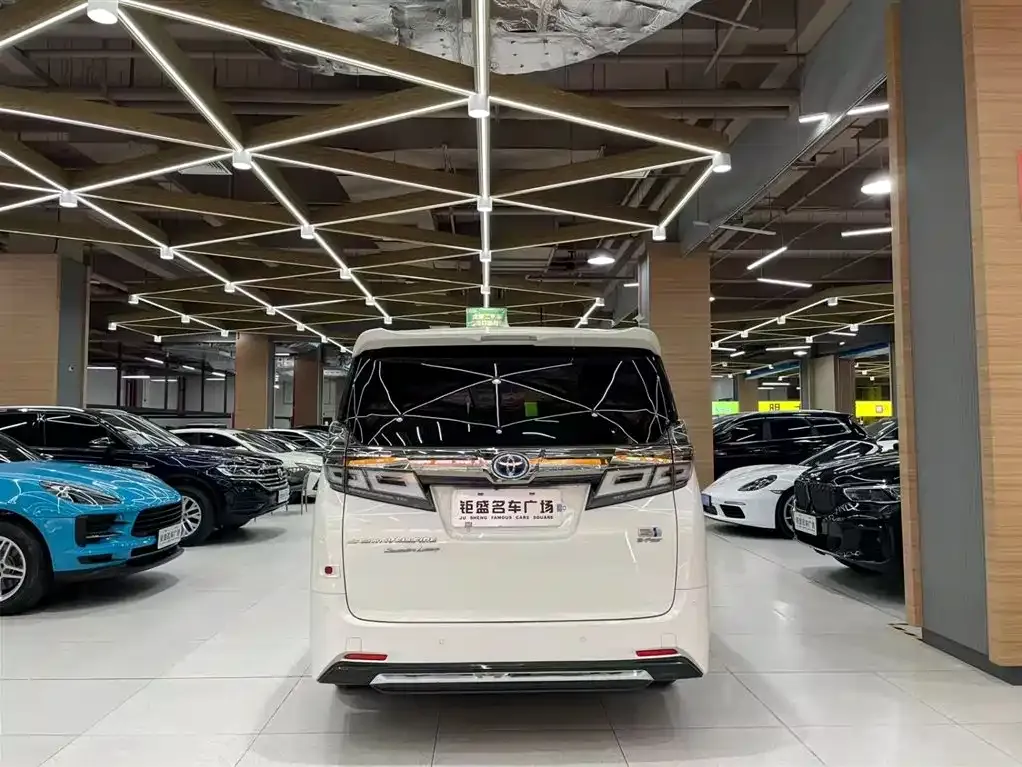 Toyota Vellfire — фото 4