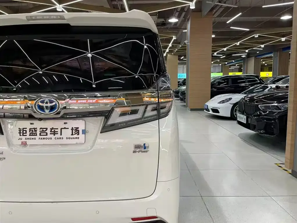 Toyota Vellfire — фото 3