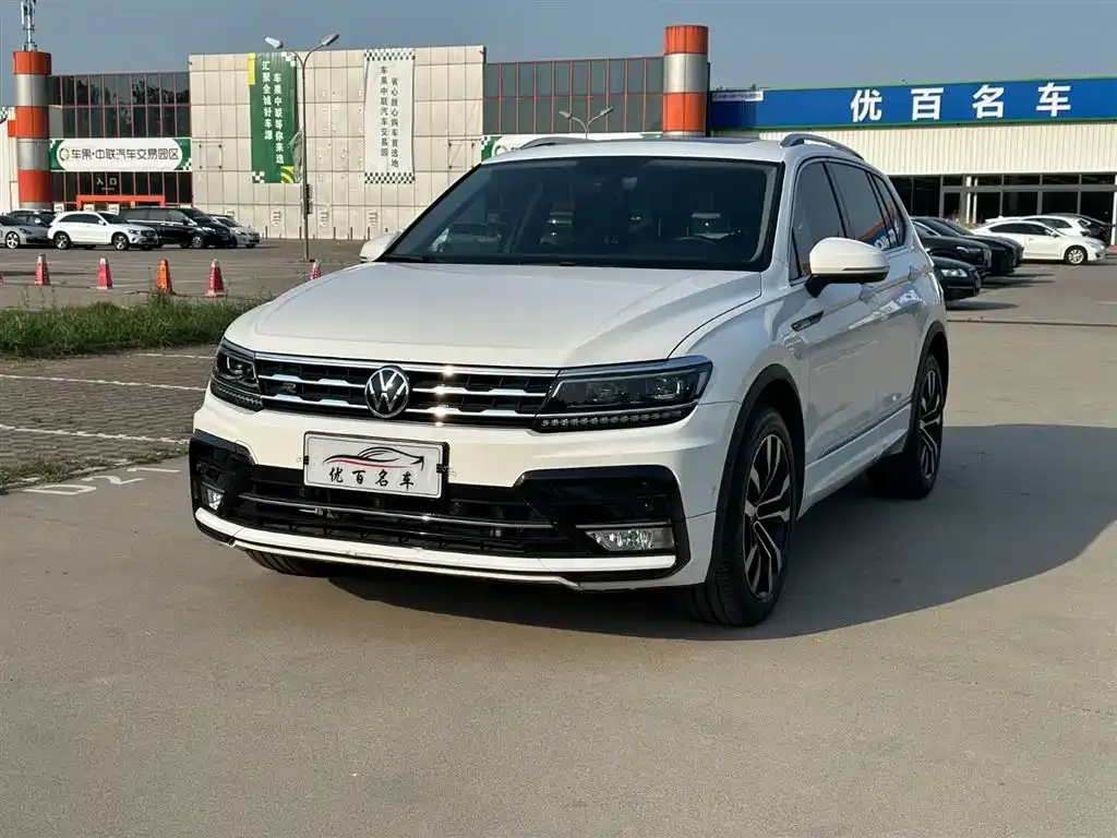 Volkswagen Tiguan L — фото 1