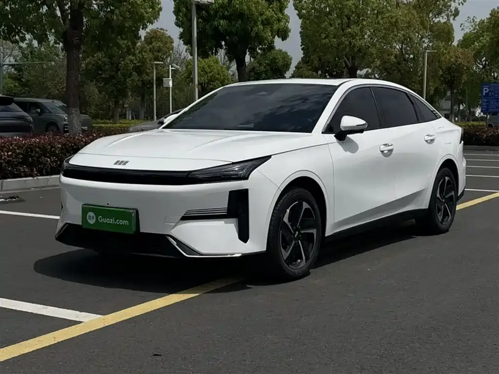 Geely Galaxy L6 — фото 1