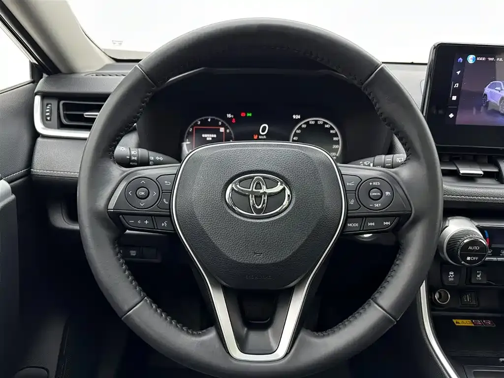 Toyota RAV4 — фото 9