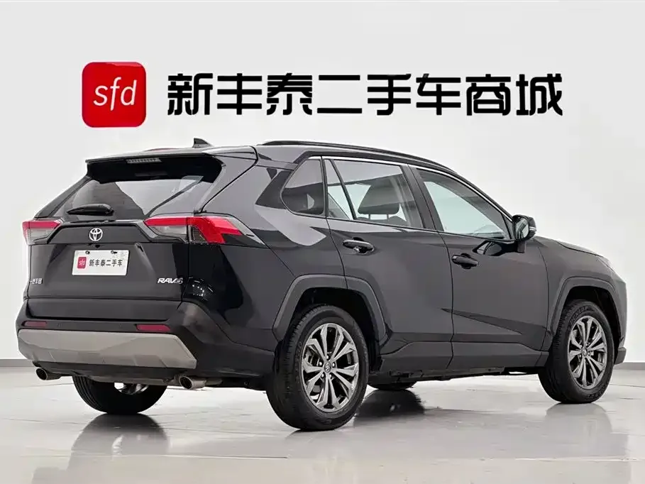 Toyota RAV4 — фото 8