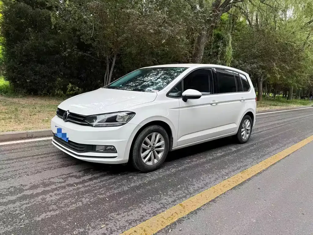 Volkswagen Touran — фото 1