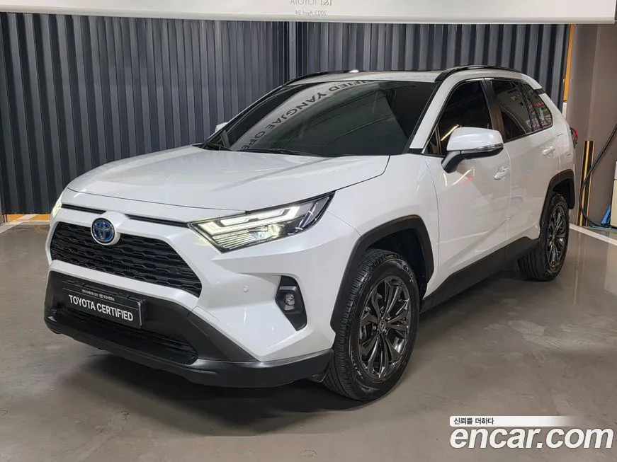Toyota RAV4 — фото 1