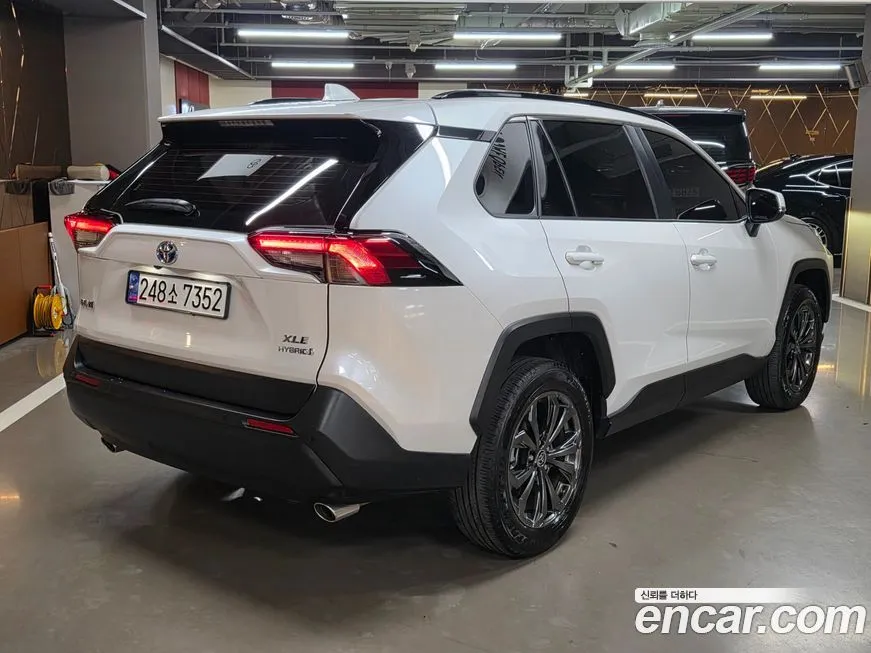 Toyota RAV4 — фото 6