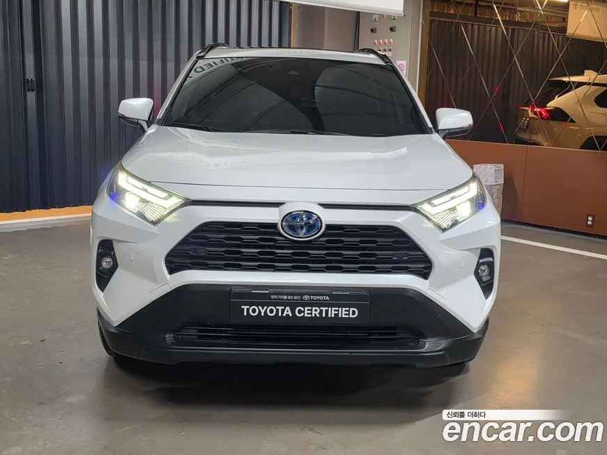 Toyota RAV4 — фото 5