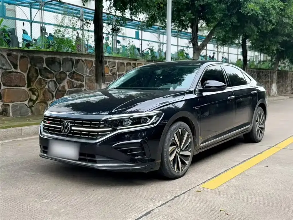 Volkswagen Passat — фото 1