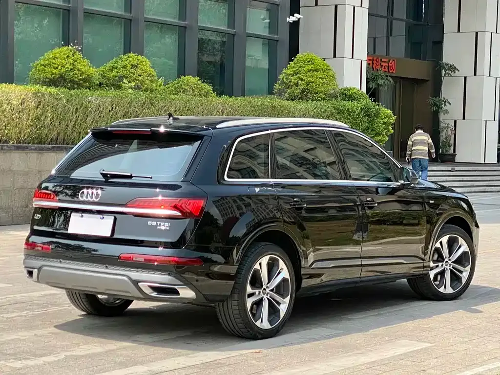 Audi Q7 — фото 10