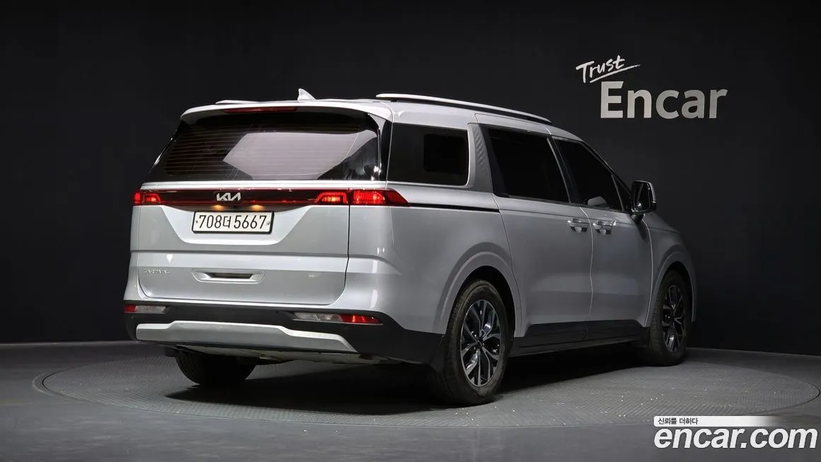 Kia Carnival — фото 4