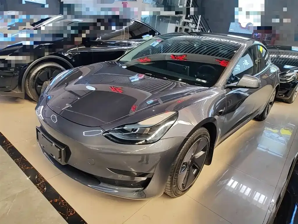 Tesla Model 3 — фото 1