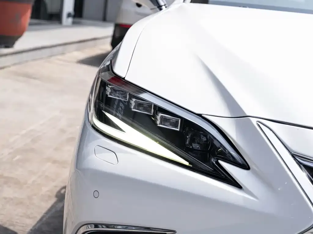 Lexus ES — фото 10