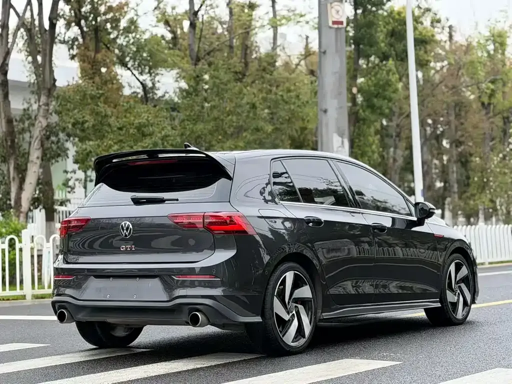 Volkswagen Golf GTI — фото 7