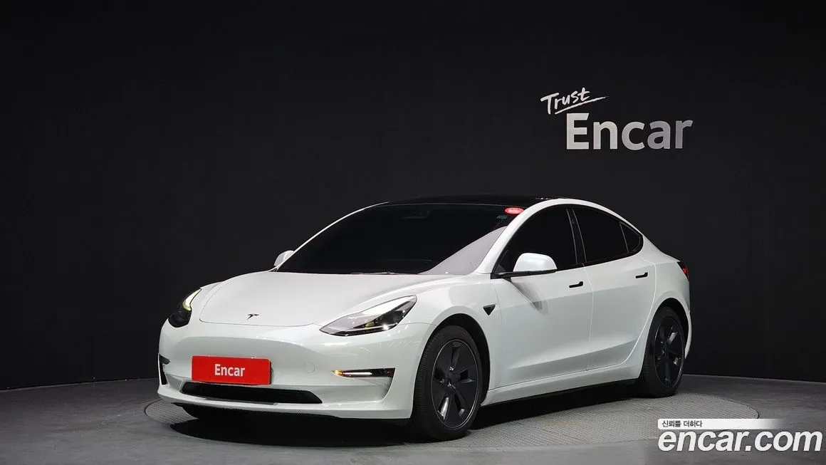 Tesla Model 3 — фото 1