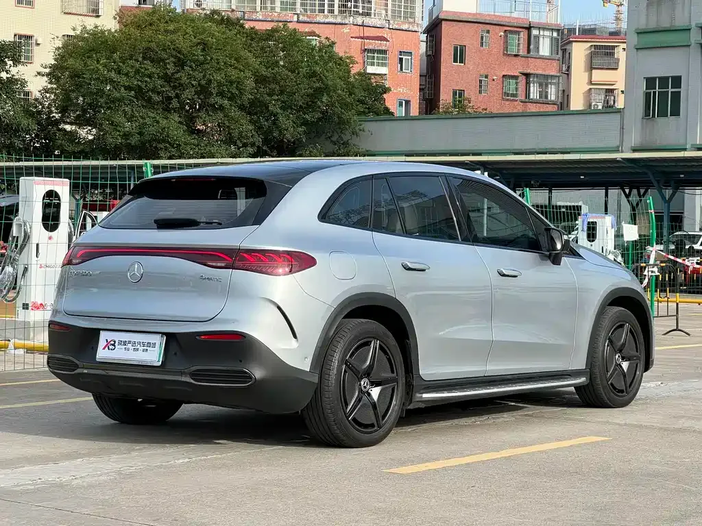 Mercedes-Benz EQE SUV — фото 10