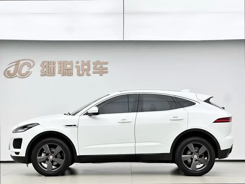 Jaguar E-PACE — фото 8