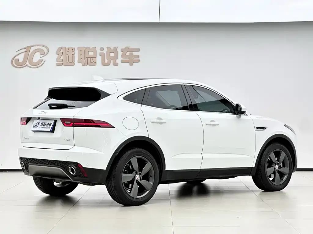 Jaguar E-PACE — фото 2