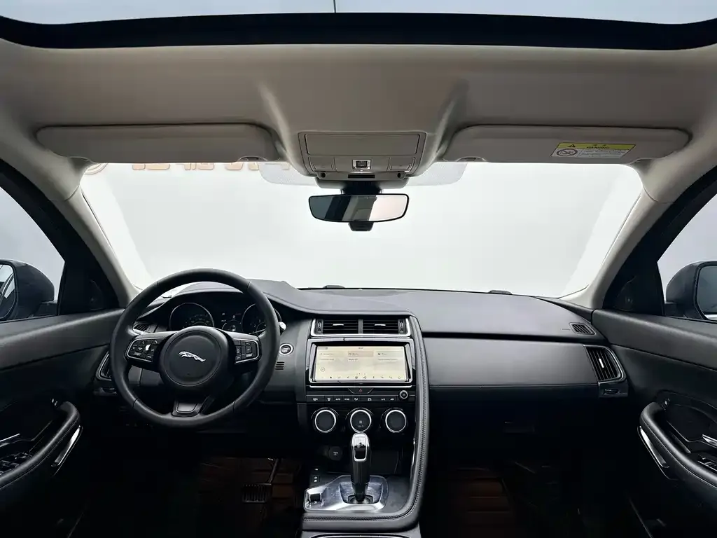 Jaguar E-PACE — фото 4