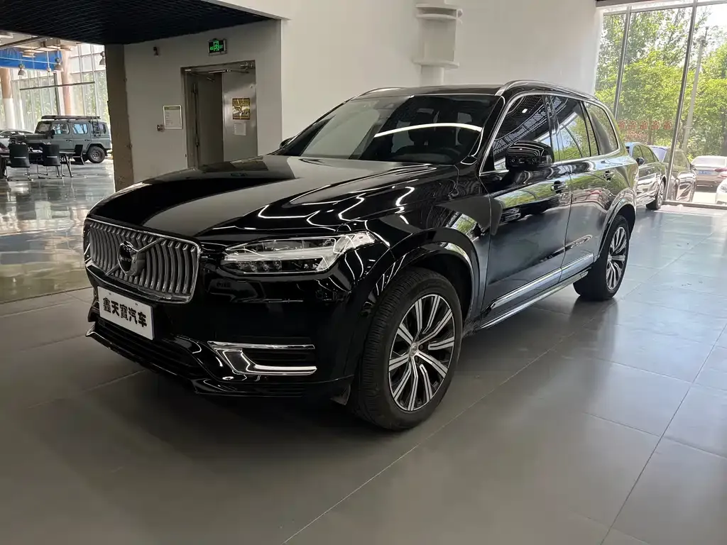 Volvo XC90 — фото 1