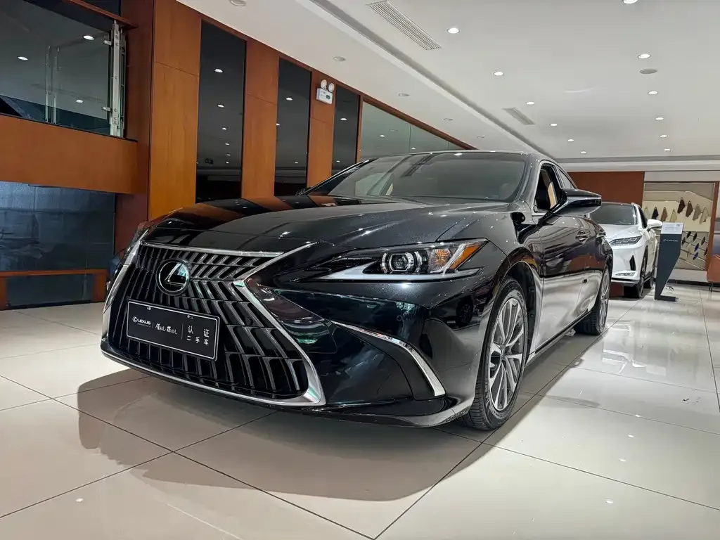 Lexus ES — фото 1