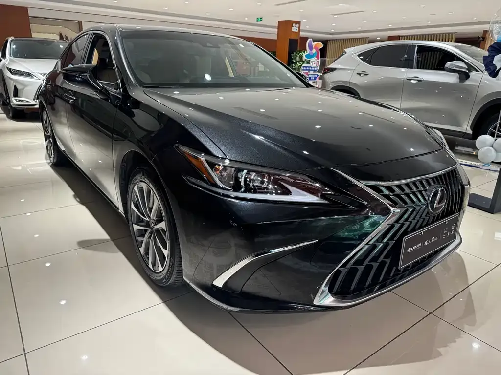 Lexus ES — фото 4