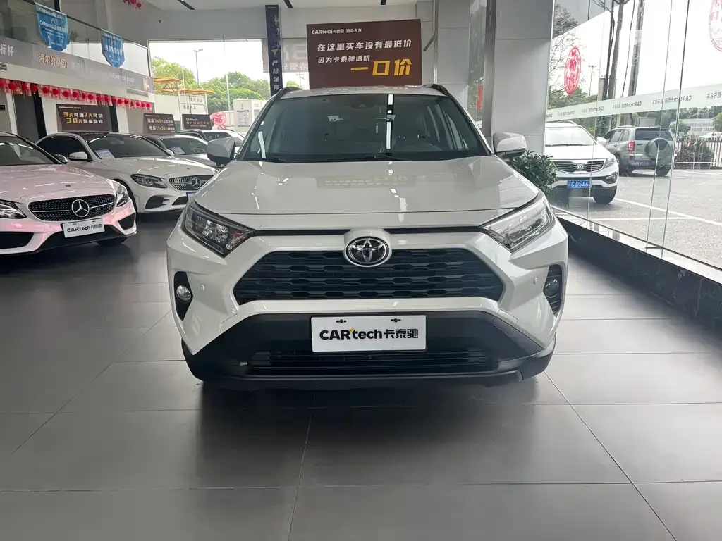 Toyota RAV4 — фото 5