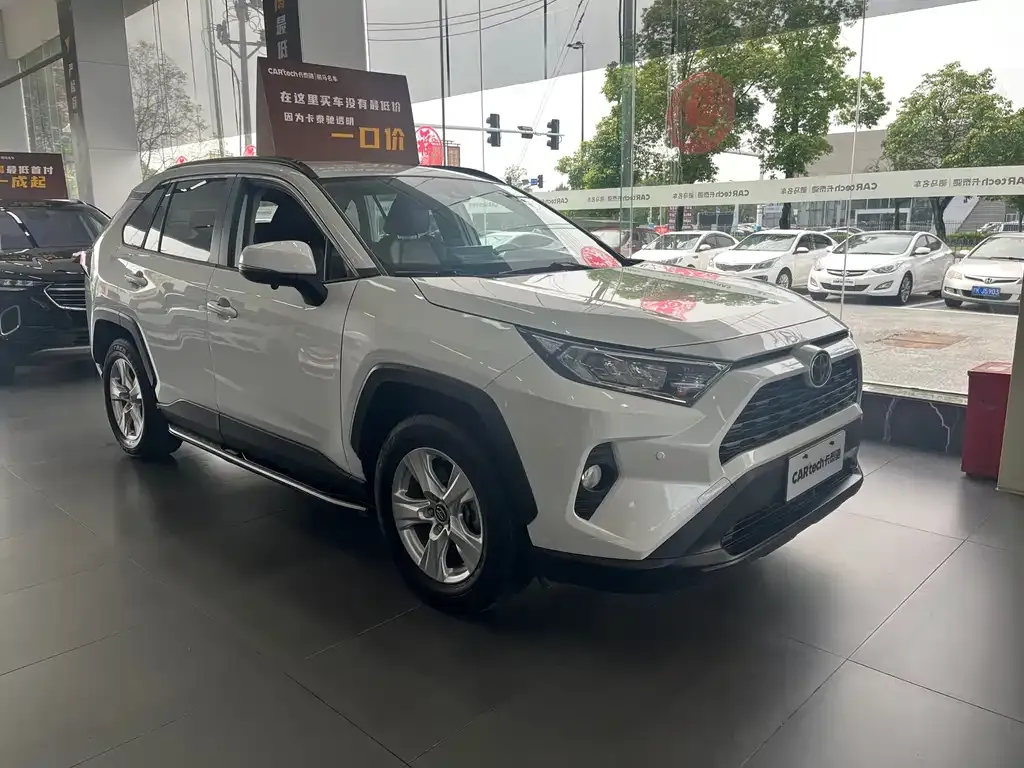 Toyota RAV4 — фото 6