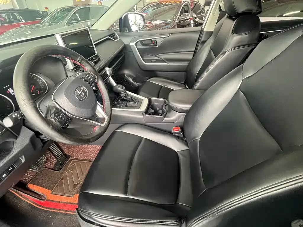 Toyota RAV4 — фото 10