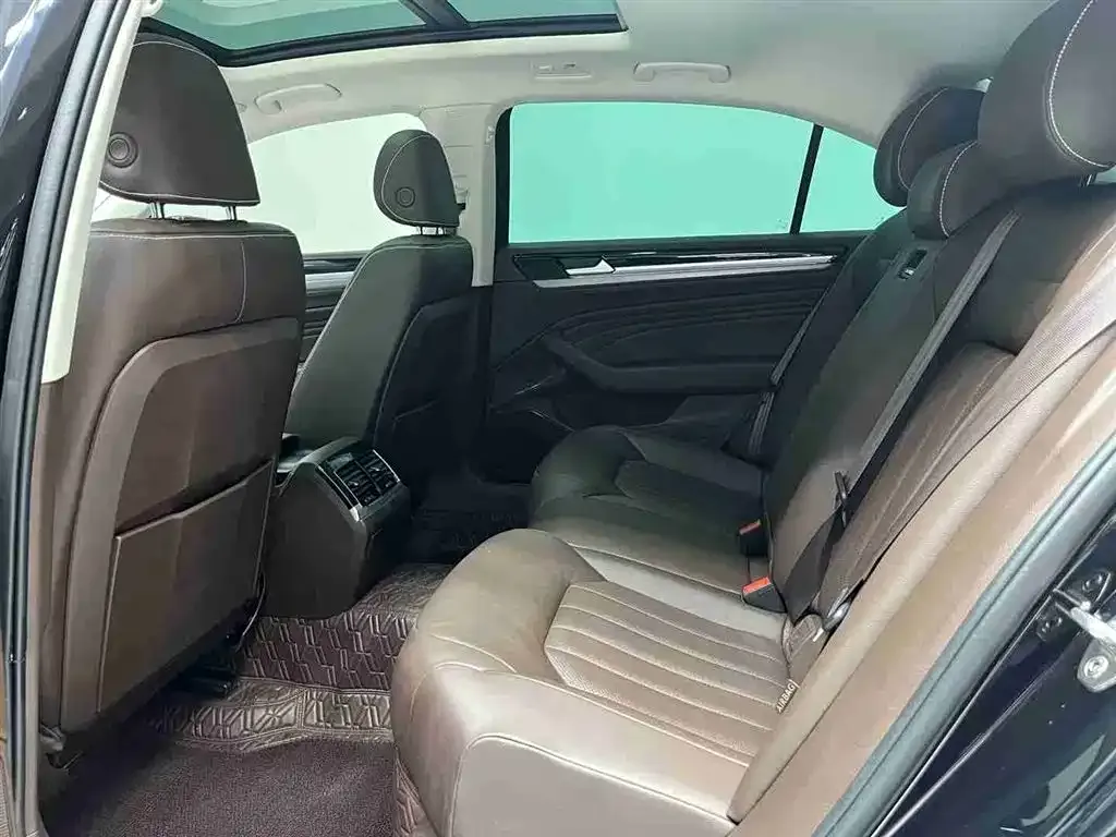 Volkswagen Phideon — фото 6