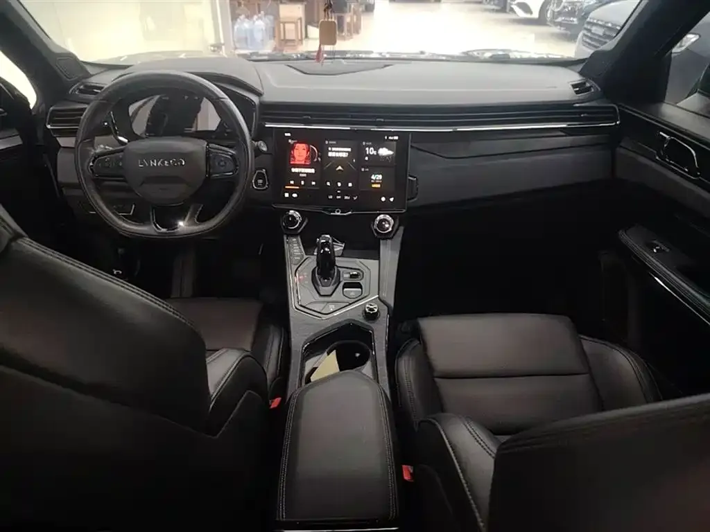 Lynk & Co 01 EM-P — фото 10