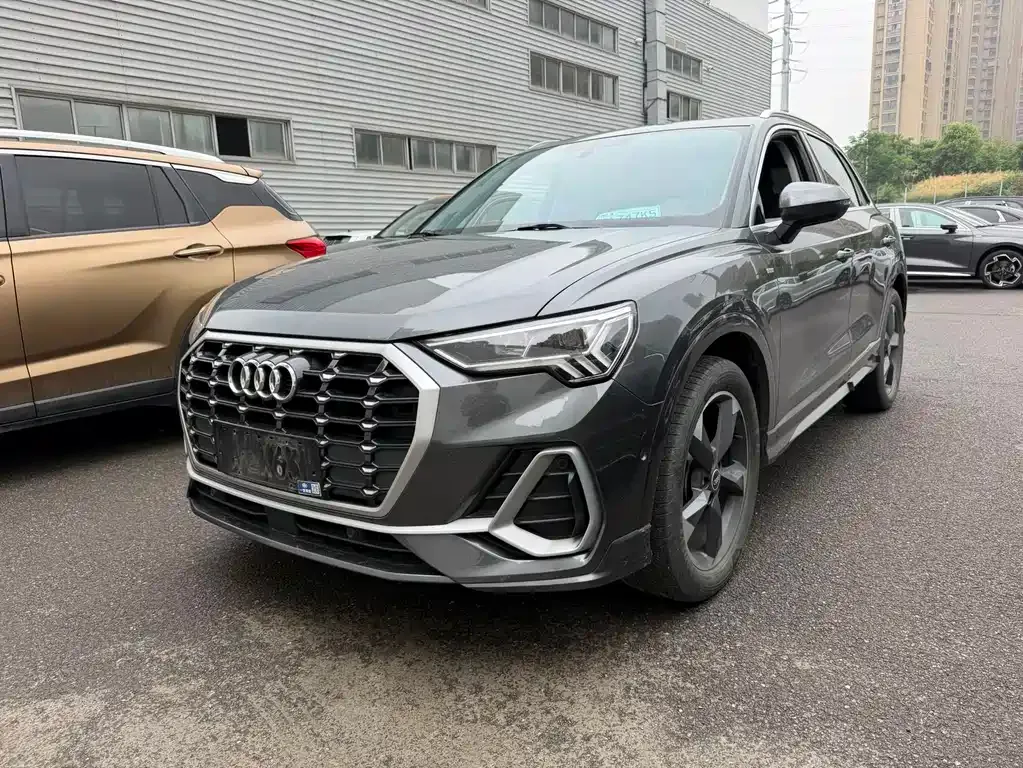 Audi Q3 — фото 1