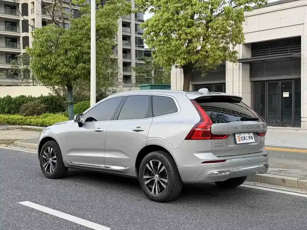 Volvo XC60 — фото 9