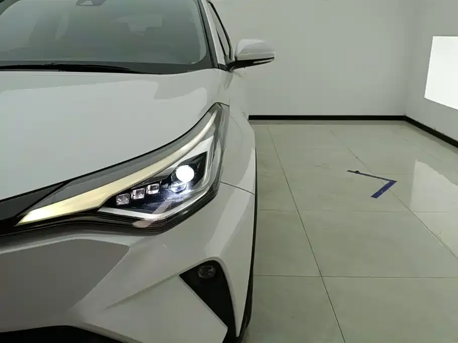 Toyota C-HR — фото 3