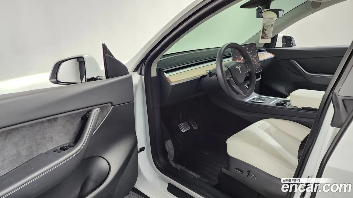 Tesla Model Y — фото 10