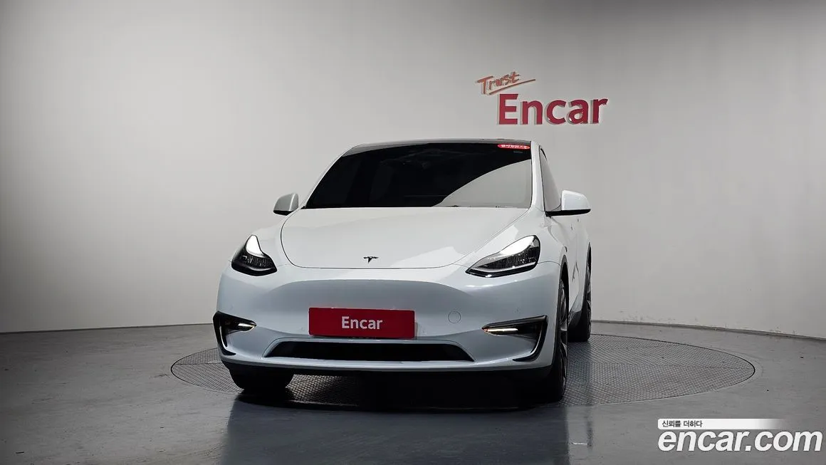 Tesla Model Y — фото 8