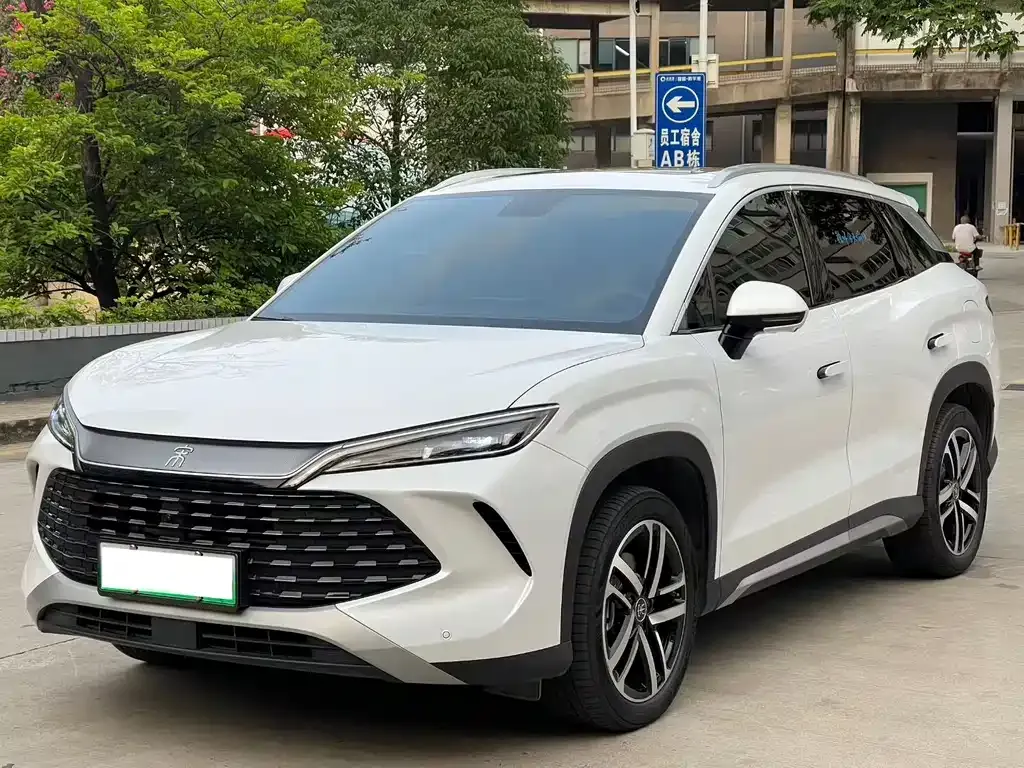 BYD L DM-i — фото 1