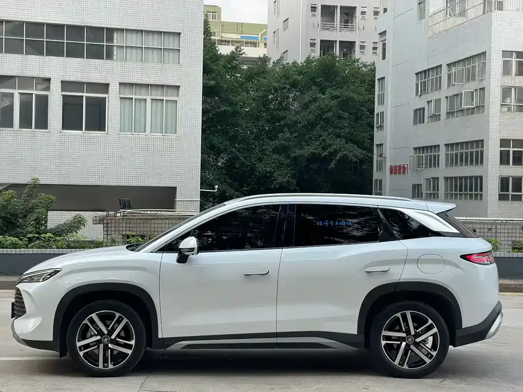 BYD L DM-i — фото 6