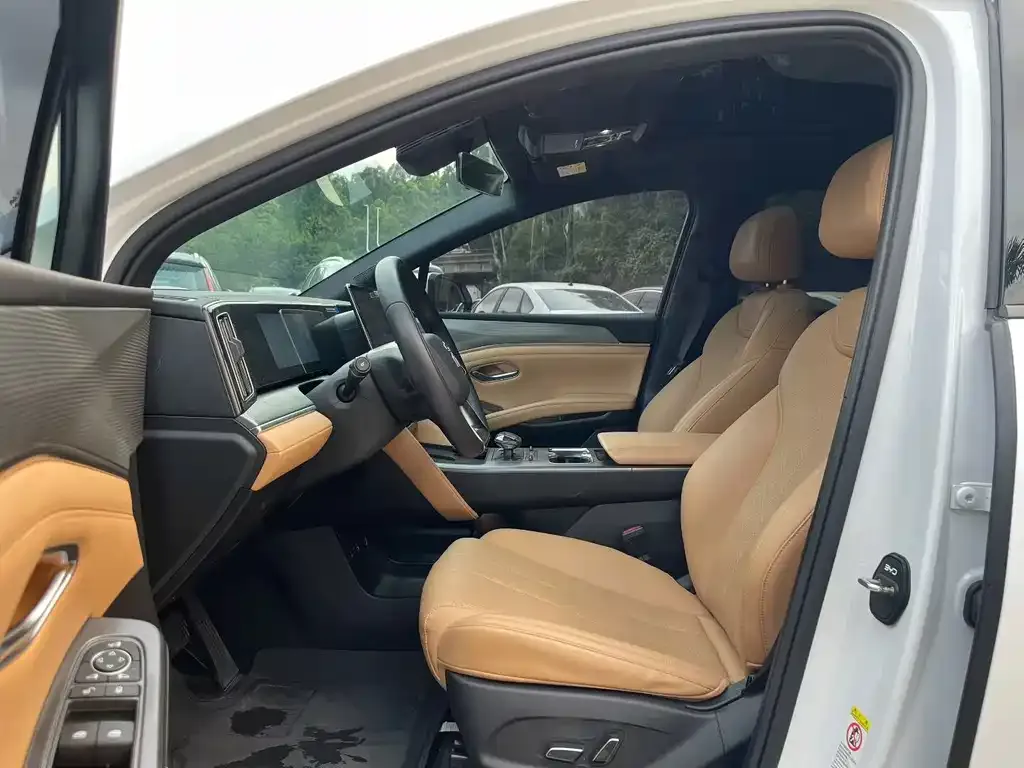 BYD L DM-i — фото 4