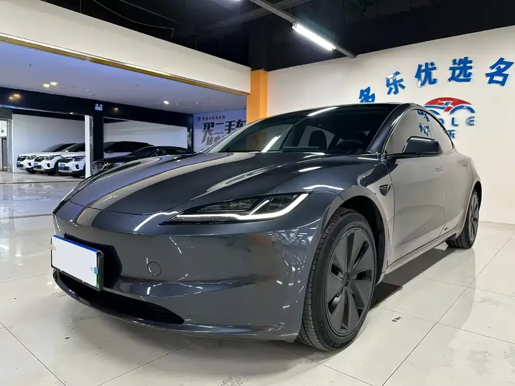 Tesla Model 3 — фото 1