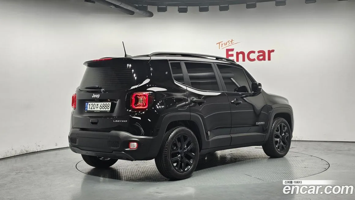 Jeep Renegade — фото 2