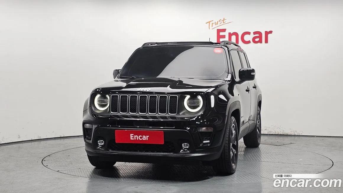 Jeep Renegade — фото 3