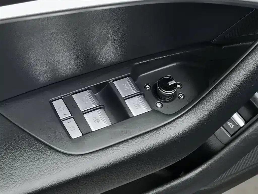 Audi A6L New Energy — фото 10